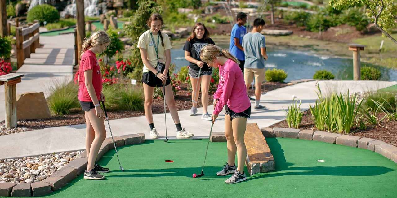 Mini Golf Las Vegas Style – Who is the Family Champ?