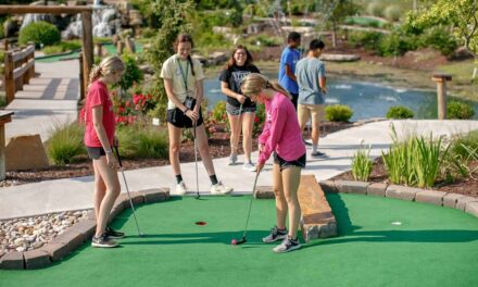 Mini Golf Las Vegas Style – Who is the Family Champ?